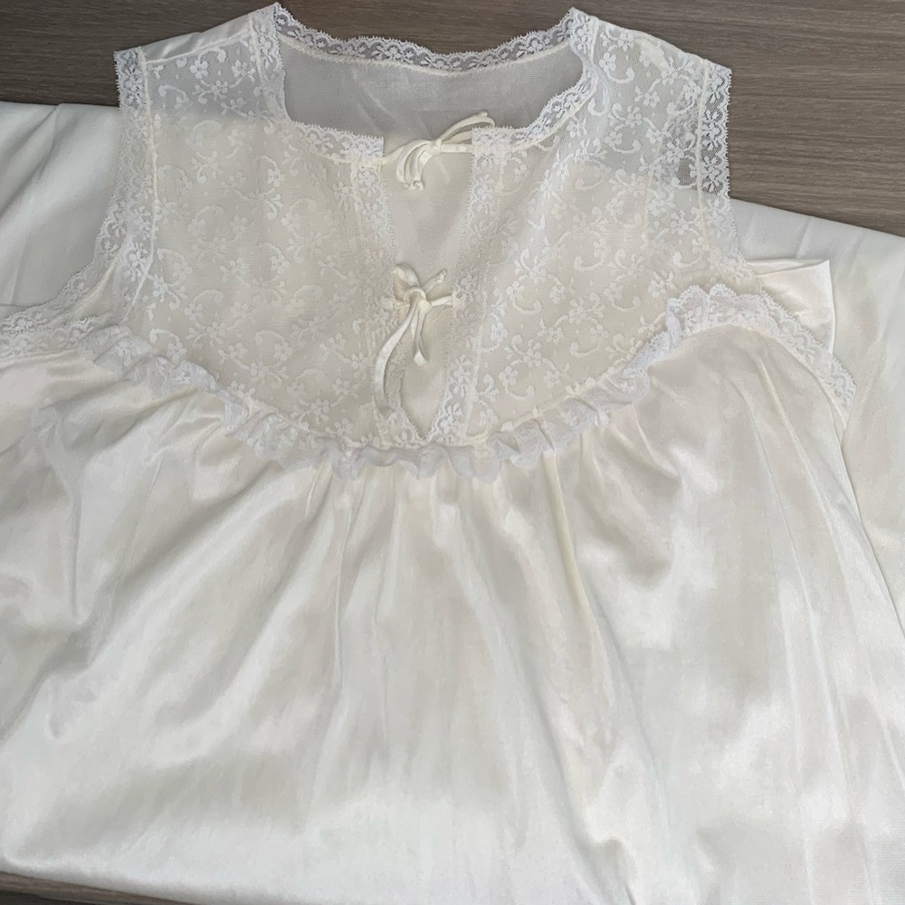 🕊️Vintage 70s White Flower Lace Long Nightgown Babydoll